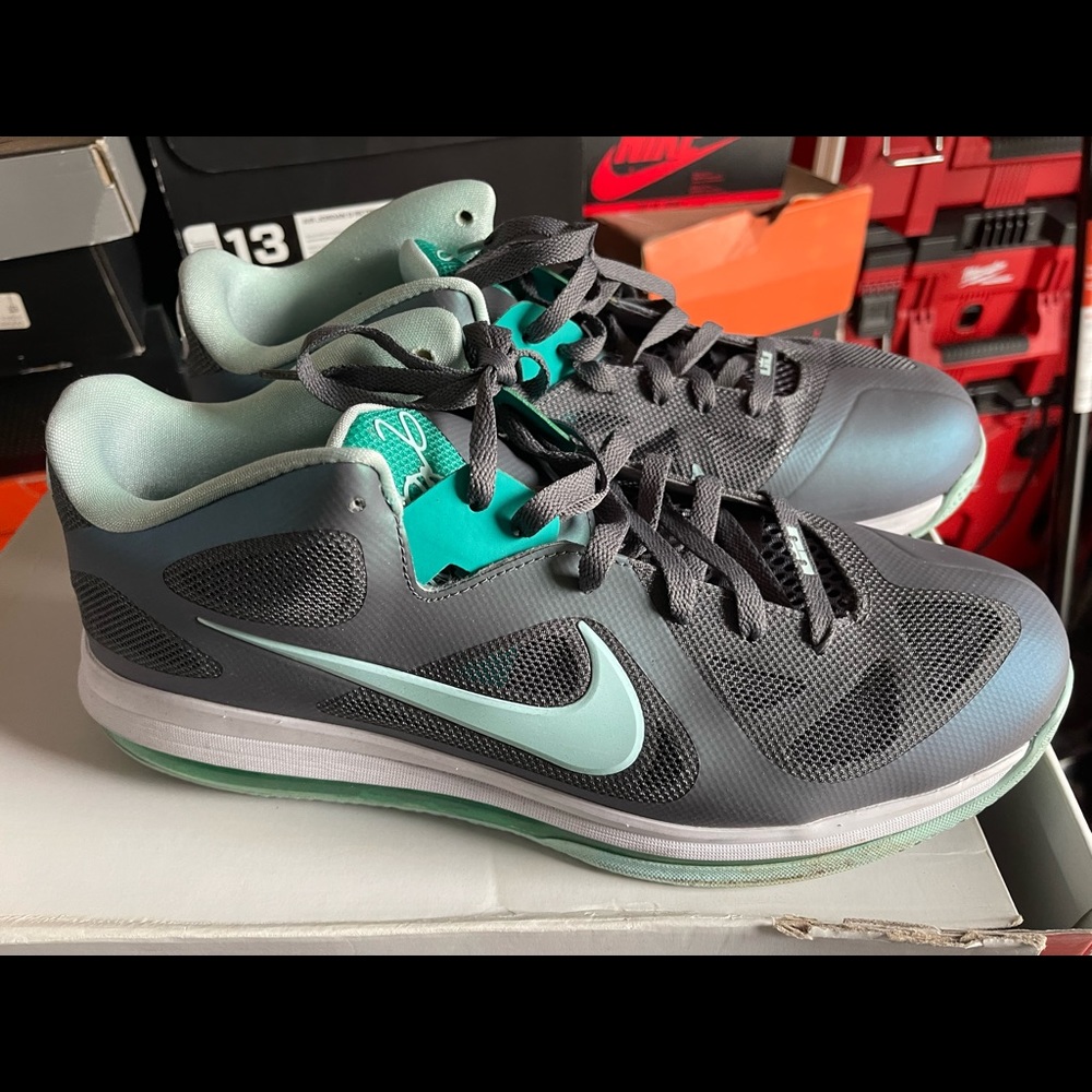 Lebron 9 low Easter sz13